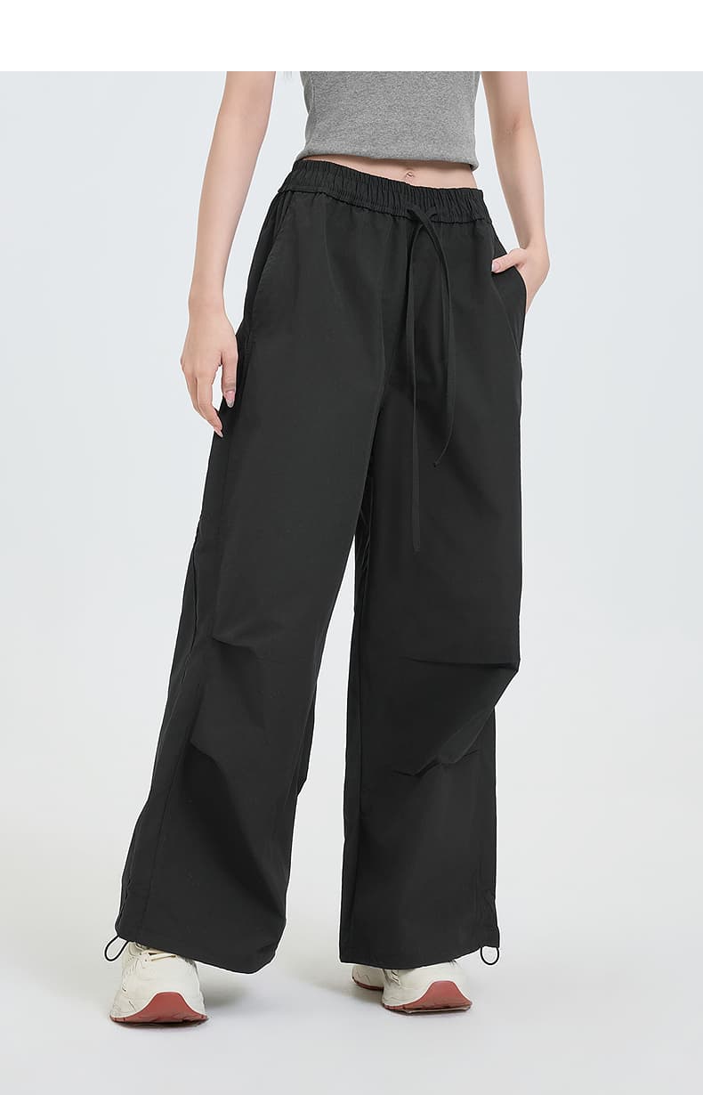 黒パンツ ゆったりワイドシルエットカーゴパンツ