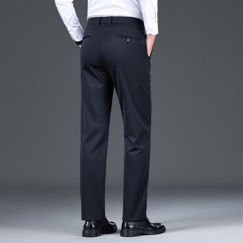 黒パンツ 上質仕立ての美シルエットスラックス