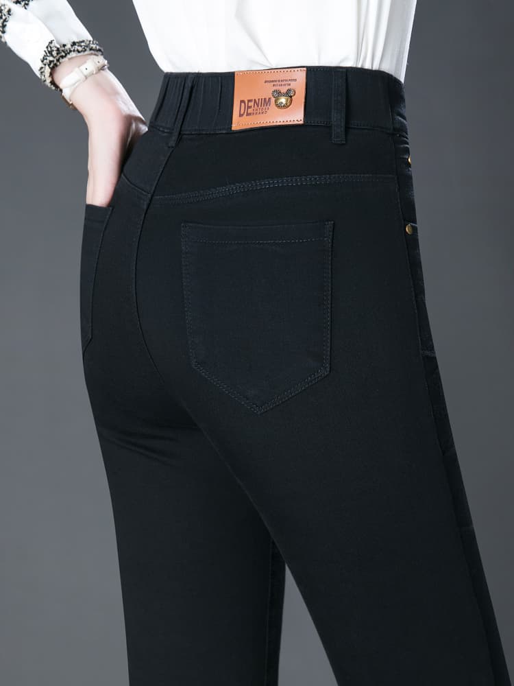黒パンツ すっきりシルエット美脚デニムパンツ