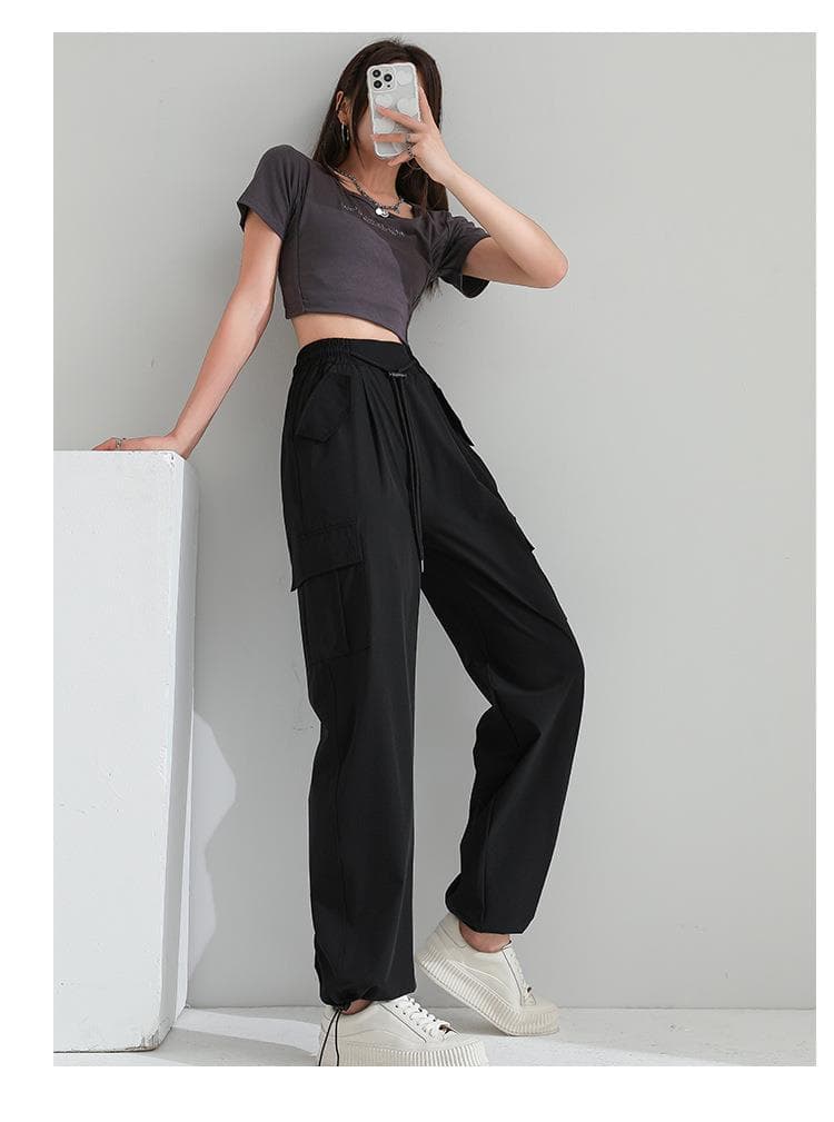 黒パンツ ドローコード付きストレートカーゴパンツ