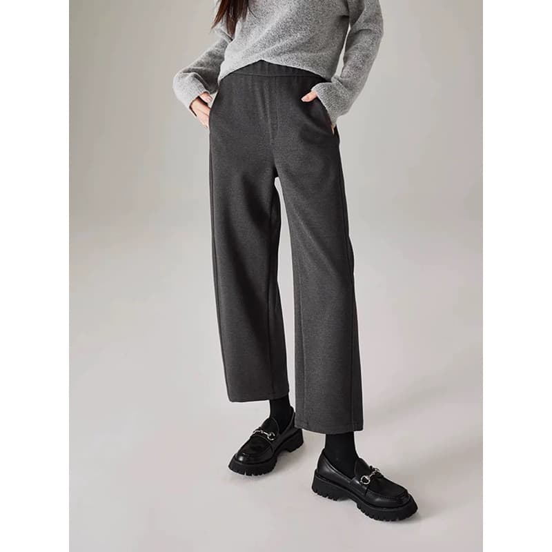 黒パンツ ストレートシルエット 楽ちんチノパン