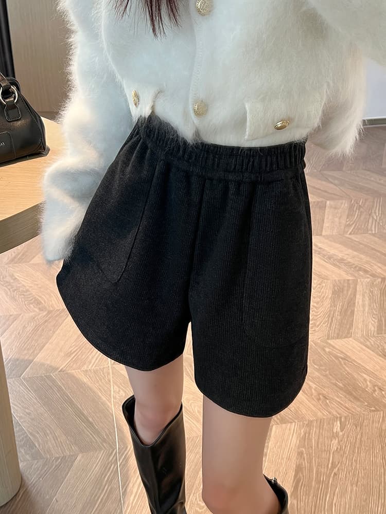 黒パンツ コーデュロイふんわりショートパンツ