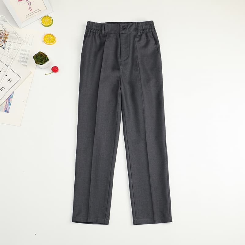 黒パンツ 上質なストレッチスラックス