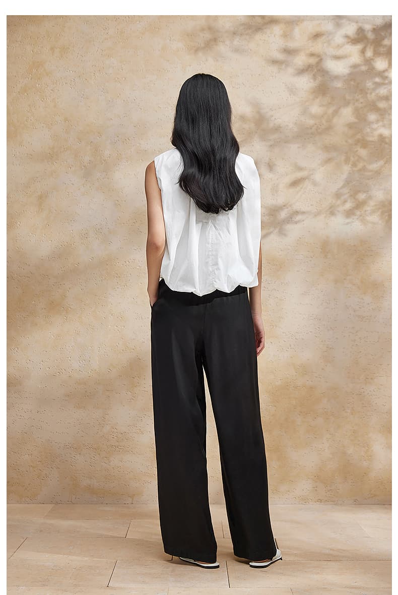 黒パンツ なめらかシルエット リラックスパンツ