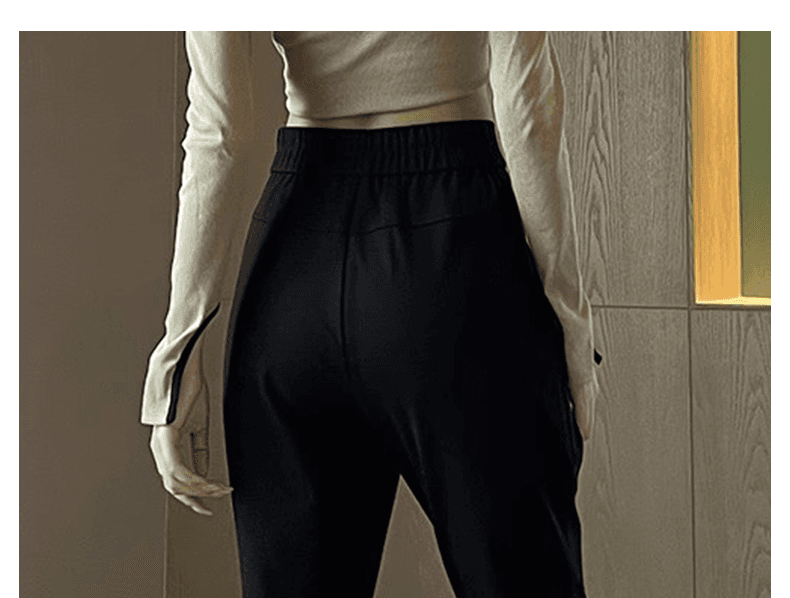 タック美脚黒パンツ レディーススキニー