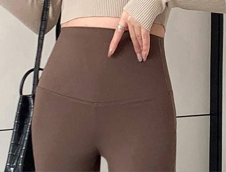 黒パンツ 美シルエット リラックス フレアパンツ