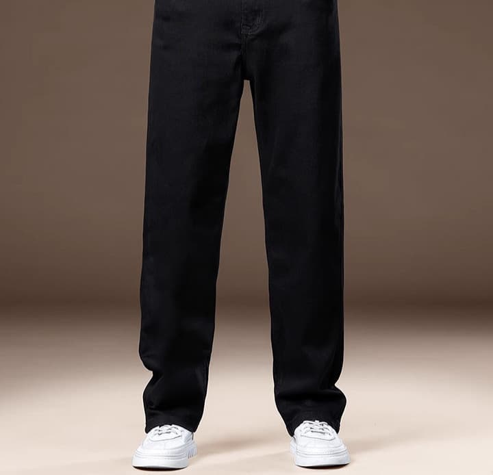 黒パンツ ストレートシルエット リラックスチノパン