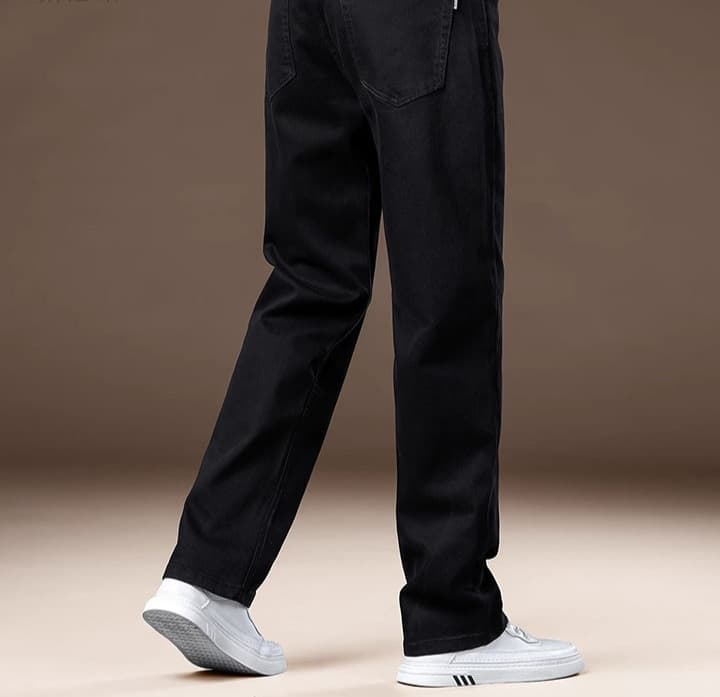 黒パンツ ストレートシルエット リラックスチノパン