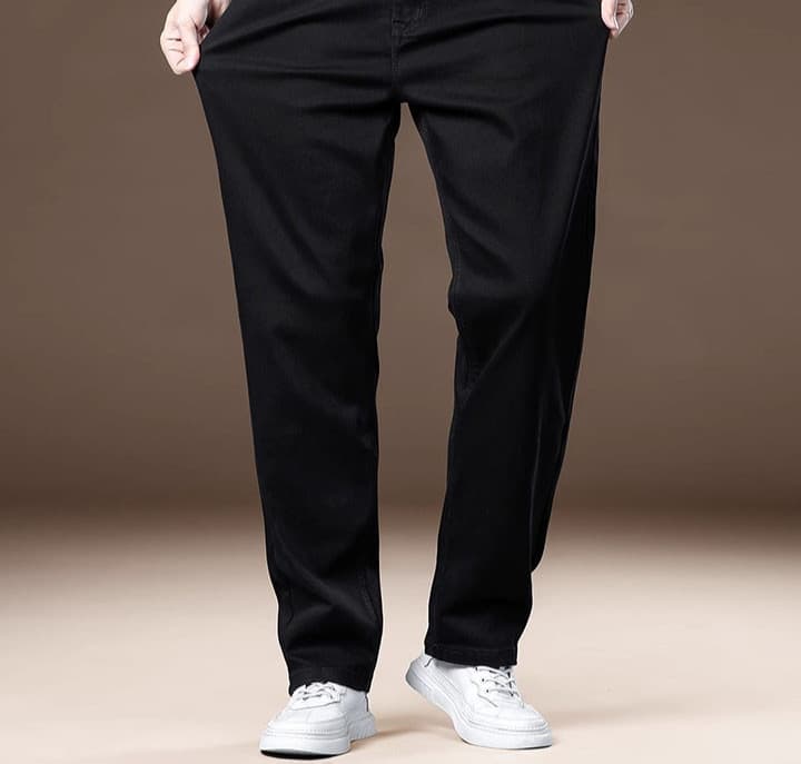 黒パンツ ストレートシルエット リラックスチノパン