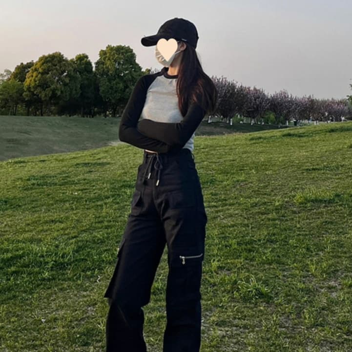 黒パンツ ドローコード付きワイドカーゴパンツ