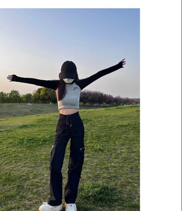 黒パンツ ドローコード付きワイドカーゴパンツ