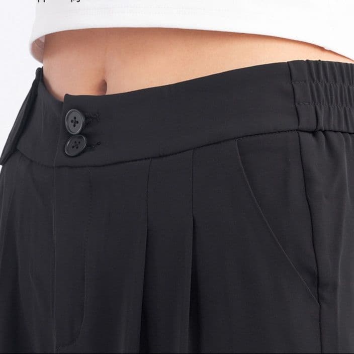 黒パンツ 上質感プリーツワイドスラックス