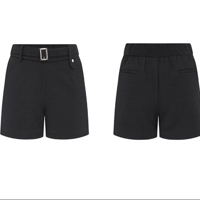 黒パンツ ベルト付き上質素材ショートパンツ