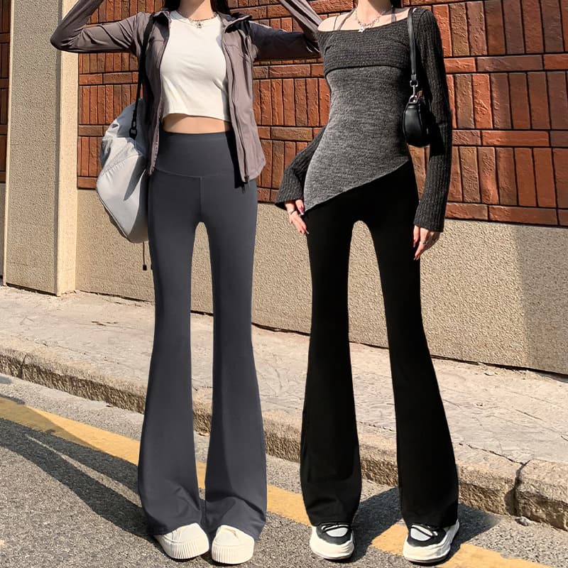 黒パンツ 美脚効果抜群 リラックスフレアパンツ