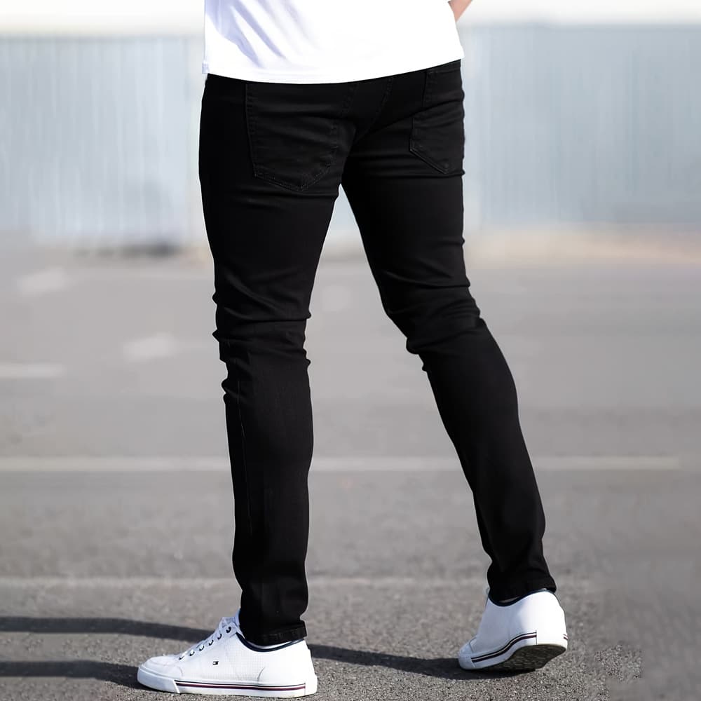 黒パンツ すっきりシルエット細身デニム