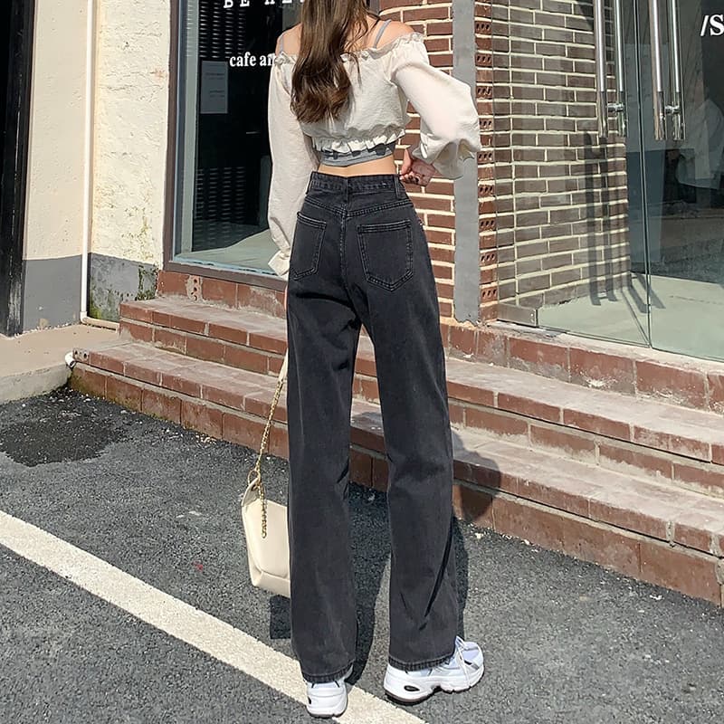黒パンツ すっきりシルエットストレートデニム