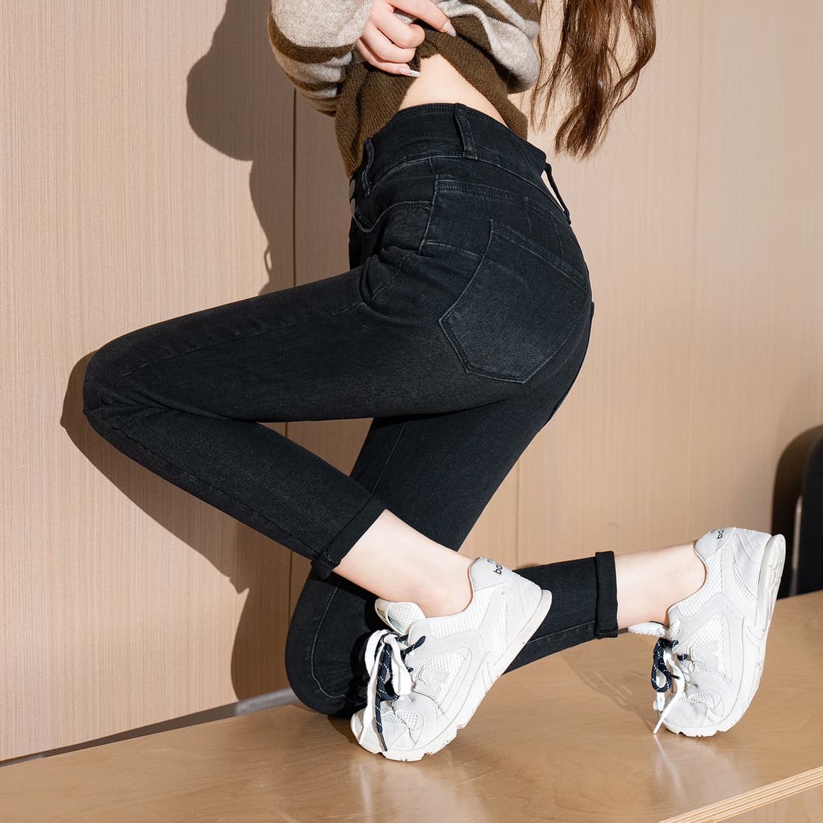黒パンツ すっきりシルエット美脚デニム