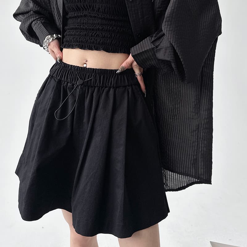 黒パンツ ゆったりドローコード ショートパンツ