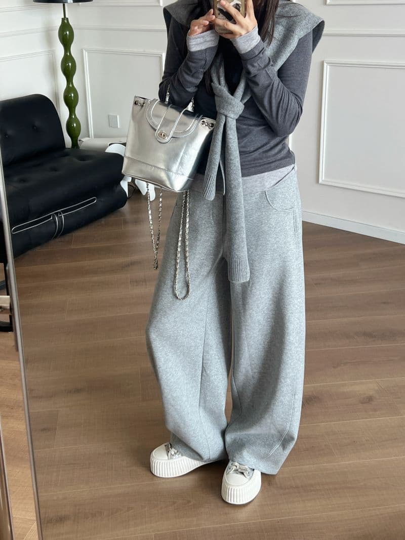 黒パンツ ゆったりくつろぎ バルーンパンツ