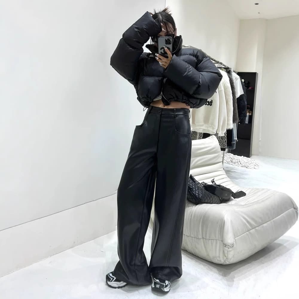 黒パンツ 光沢合皮フレアワイドパンツ