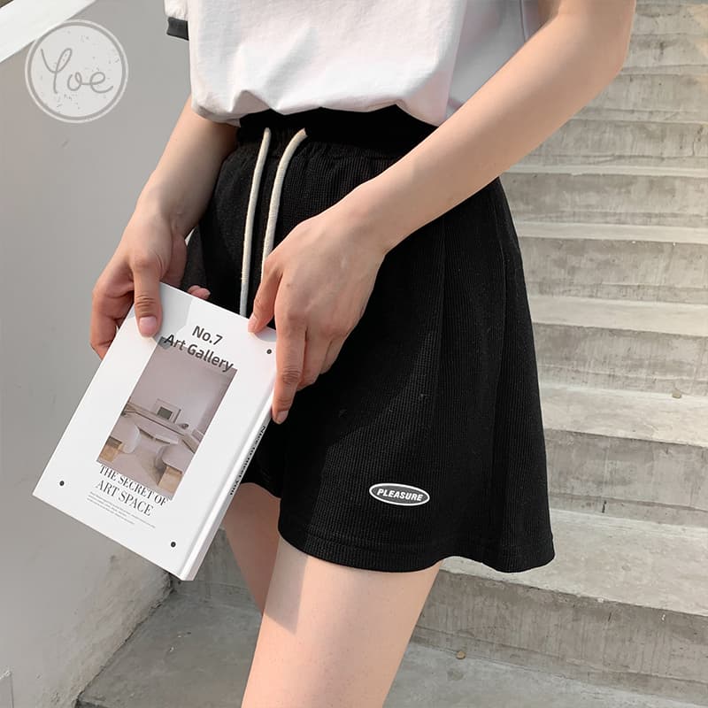 黒パンツ ゆったりコーデュロイドローショート