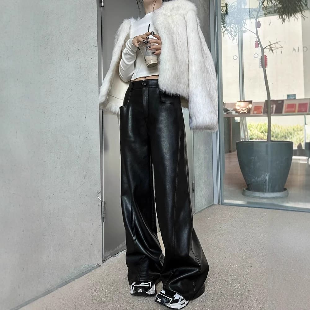 黒パンツ 光沢合皮フレアワイドパンツ
