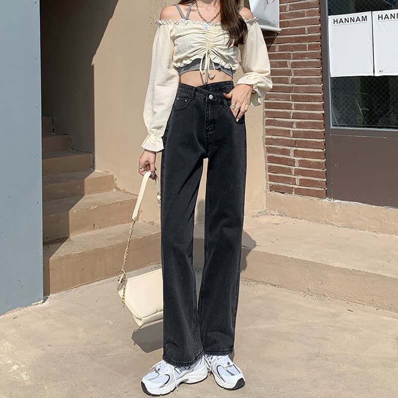 黒パンツ すっきりシルエットストレートデニム