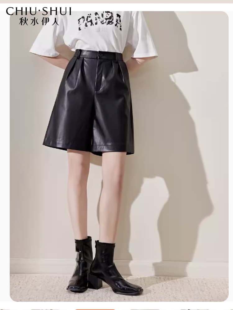 黒パンツ 合皮プリーツハーフパンツ