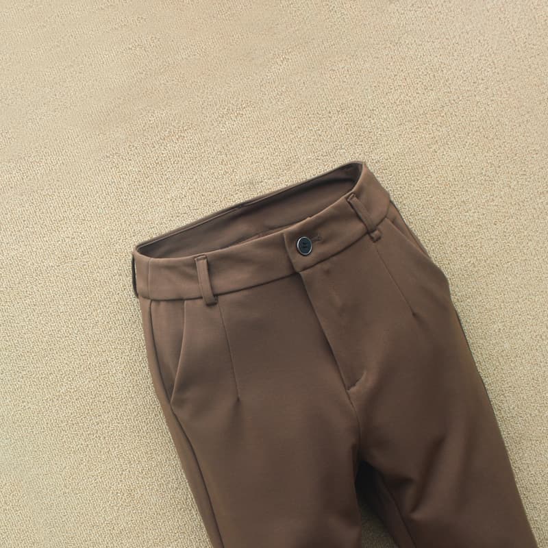 黒パンツ フレアラインチノパン