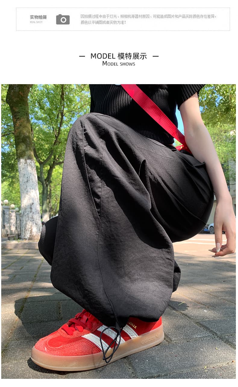 黒パンツ ゆったりシルエットワイドカーゴパンツ
