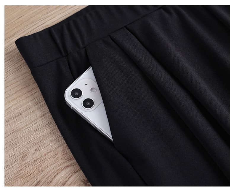 黒パンツ 上品プリーツテーパードパンツ