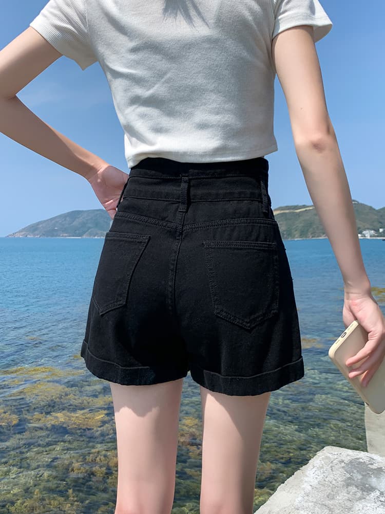 黒パンツ ハイウエストロールアップショート