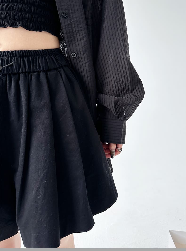 黒パンツ ゆったりドローコード ショートパンツ