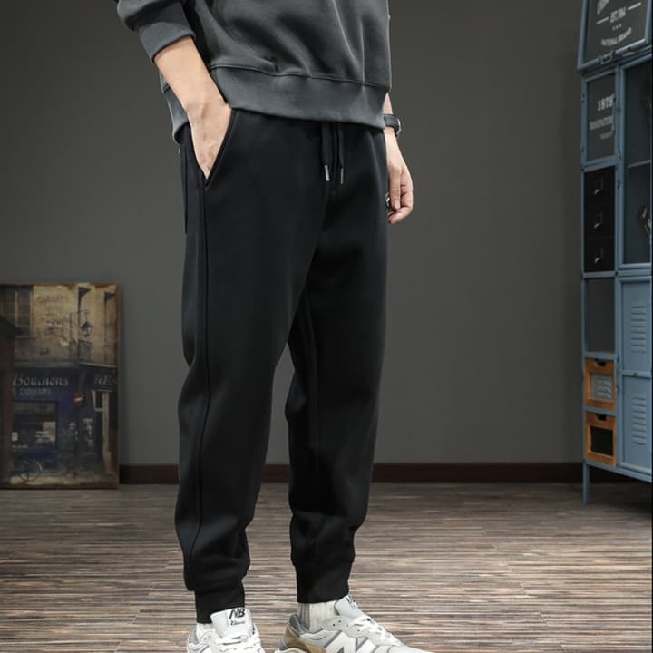 黒パンツ 黒スキニー風テーパードジョガーパンツ
